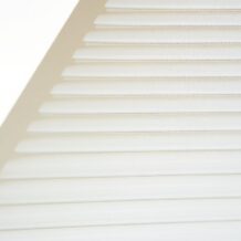 Jak czyścić plisy okienne: bezpieczne metody i najczęstsze błędy do uniknięcia