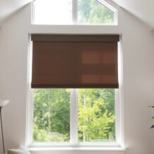 Jak wybrać i zamontować osłony okienne, by nie ograniczały otwierania okna i zapewniały komfort użytkowania