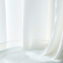 Jak prać firanki, by zachować ich biel i delikatność na dłużej – praktyczne wskazówki i najczęstsze błędy