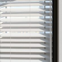 Żaluzje aluminiowe: wady i zalety oraz praktyczne aspekty wyboru i użytkowania