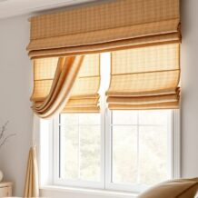 Rolety rzymskie do sypialni: jak wybrać tkaninę i mechanizm dla komfortu i stylu